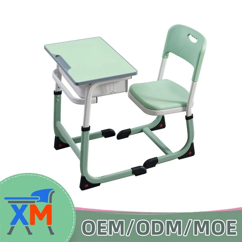 Bureau en stoel voor basisschool